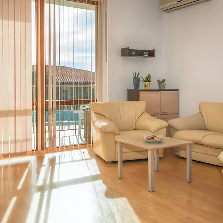 Montemar Villa *
