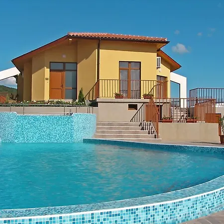 Montemar Villa *
