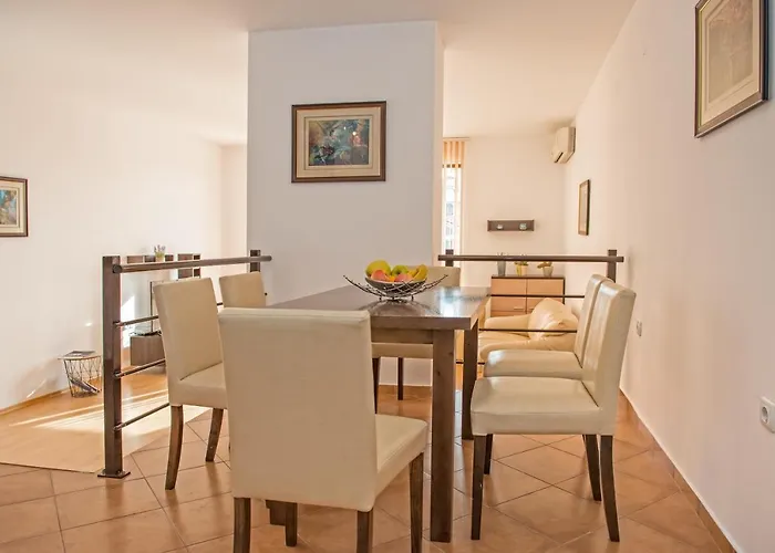 Montemar Villa *